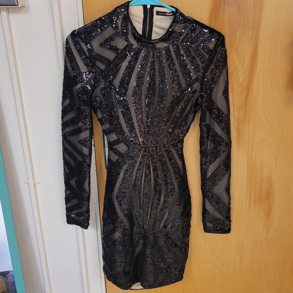 Backless long sleeve party dress